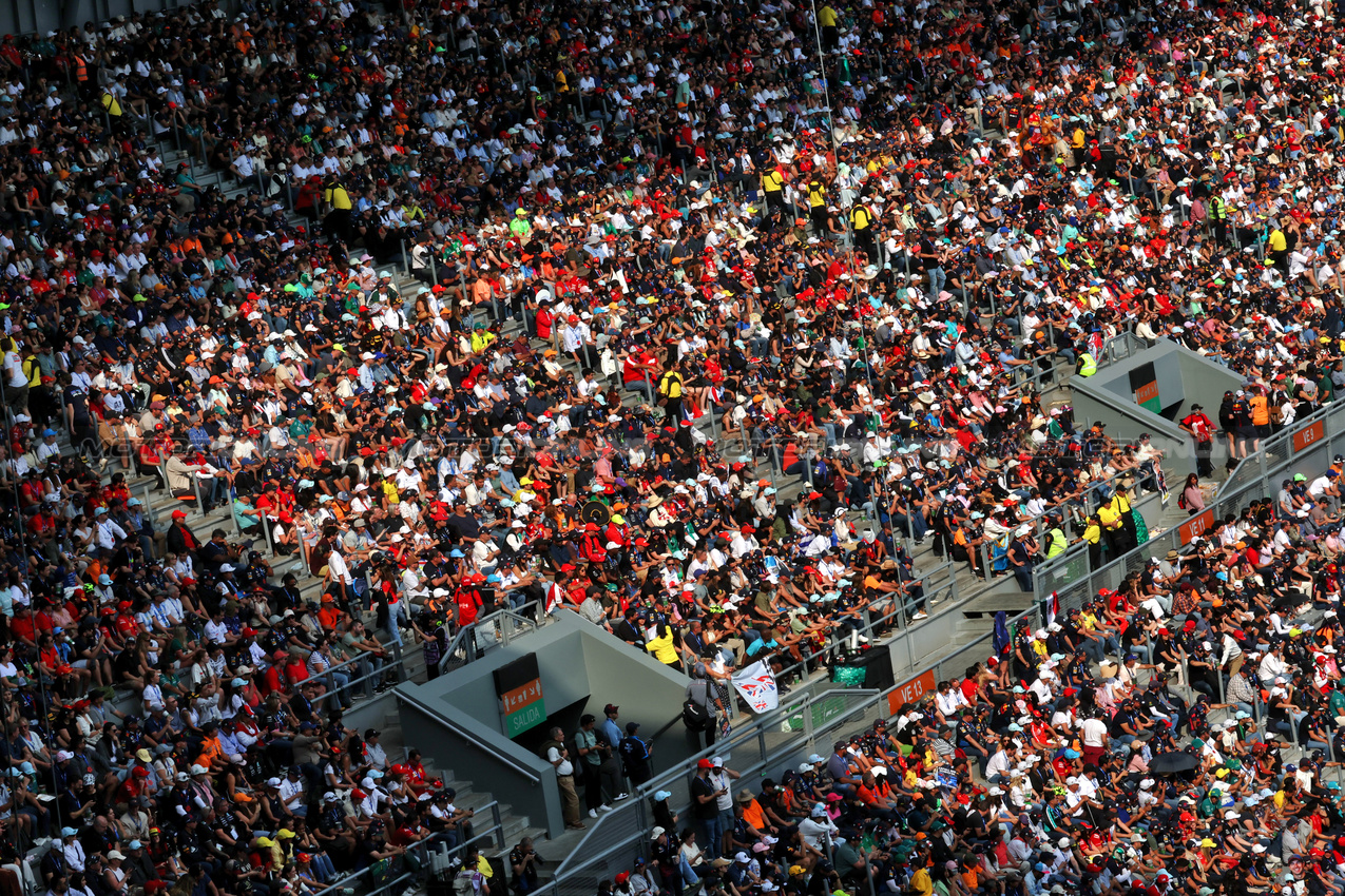 GP MESSICO, Circuit Atmosfera - fans in the grandstand.

26.10.2024. Formula 1 World Championship, Rd 20, Mexican Grand Prix, Mexico City, Mexico, Qualifiche Day.

- www.xpbimages.com, EMail: requests@xpbimages.com © Copyright: Moy / XPB Images