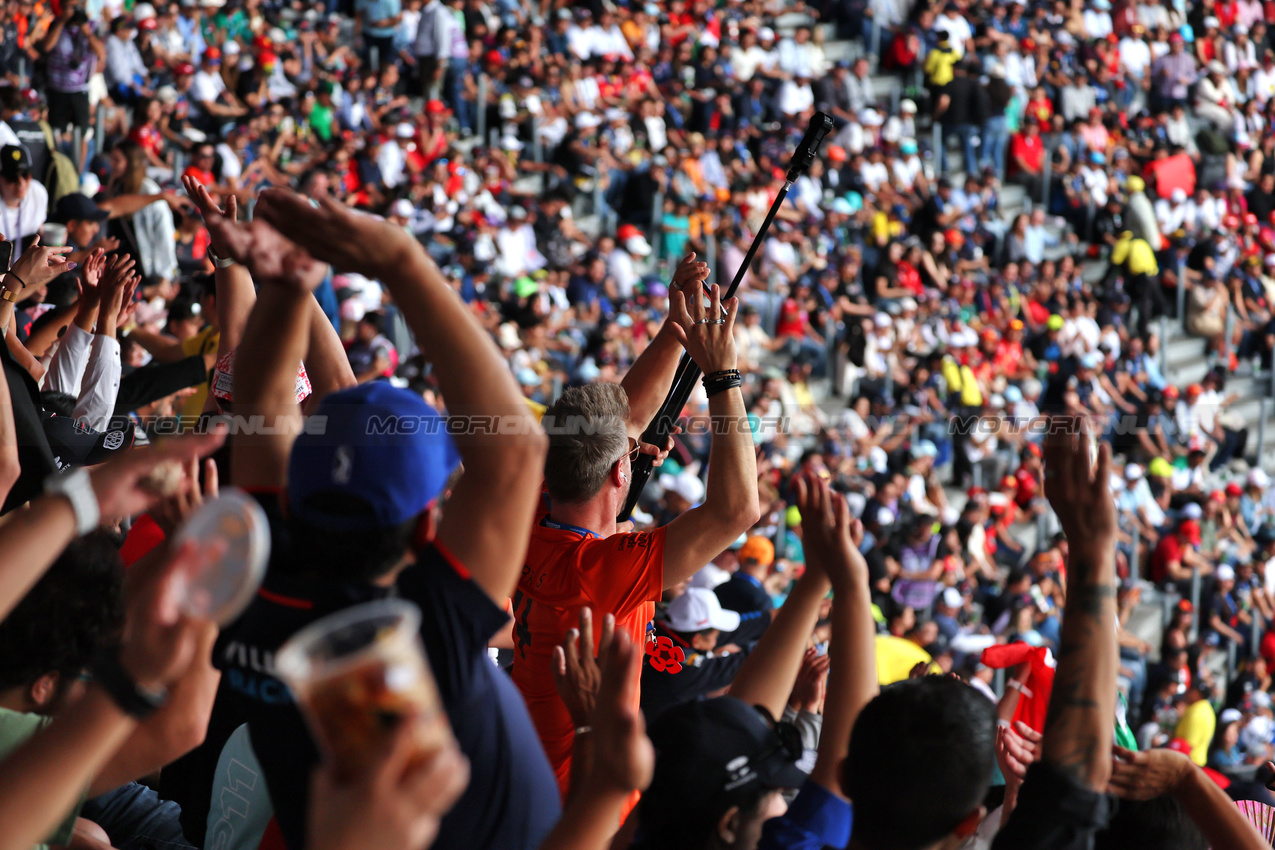 GP MESSICO, Circuit Atmosfera - fans in the grandstand.

26.10.2024. Formula 1 World Championship, Rd 20, Mexican Grand Prix, Mexico City, Mexico, Qualifiche Day.

- www.xpbimages.com, EMail: requests@xpbimages.com © Copyright: Moy / XPB Images