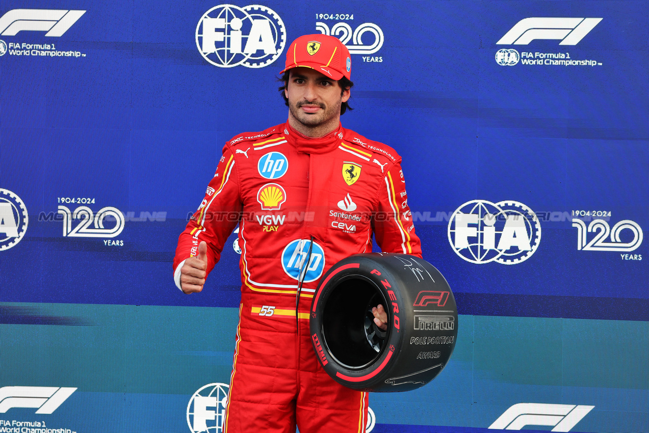 GP MESSICO, Carlos Sainz Jr (ESP) Ferrari celebrates his pole position in qualifying parc ferme.

26.10.2024. Formula 1 World Championship, Rd 20, Mexican Grand Prix, Mexico City, Mexico, Qualifiche Day.

- www.xpbimages.com, EMail: requests@xpbimages.com © Copyright: Moy / XPB Images