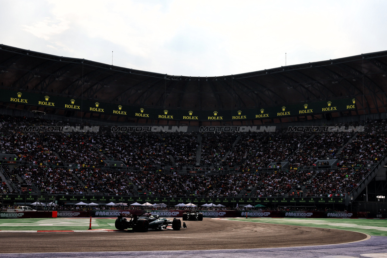 GP MESSICO, Lewis Hamilton (GBR) Mercedes AMG F1 W15.

26.10.2024. Formula 1 World Championship, Rd 20, Mexican Grand Prix, Mexico City, Mexico, Qualifiche Day.

 - www.xpbimages.com, EMail: requests@xpbimages.com © Copyright: Coates / XPB Images