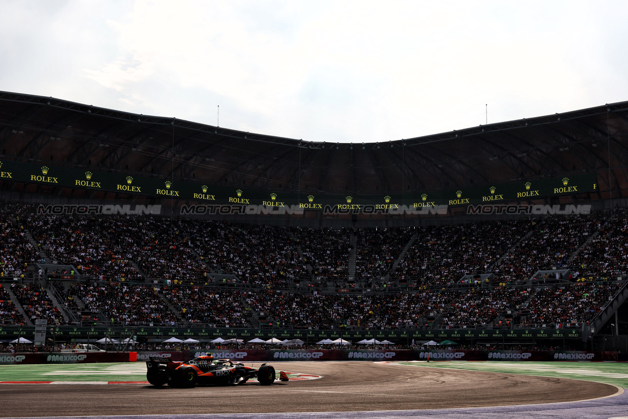 GP MESSICO, Lando Norris (GBR) McLaren MCL38.

26.10.2024. Formula 1 World Championship, Rd 20, Mexican Grand Prix, Mexico City, Mexico, Qualifiche Day.

 - www.xpbimages.com, EMail: requests@xpbimages.com © Copyright: Coates / XPB Images