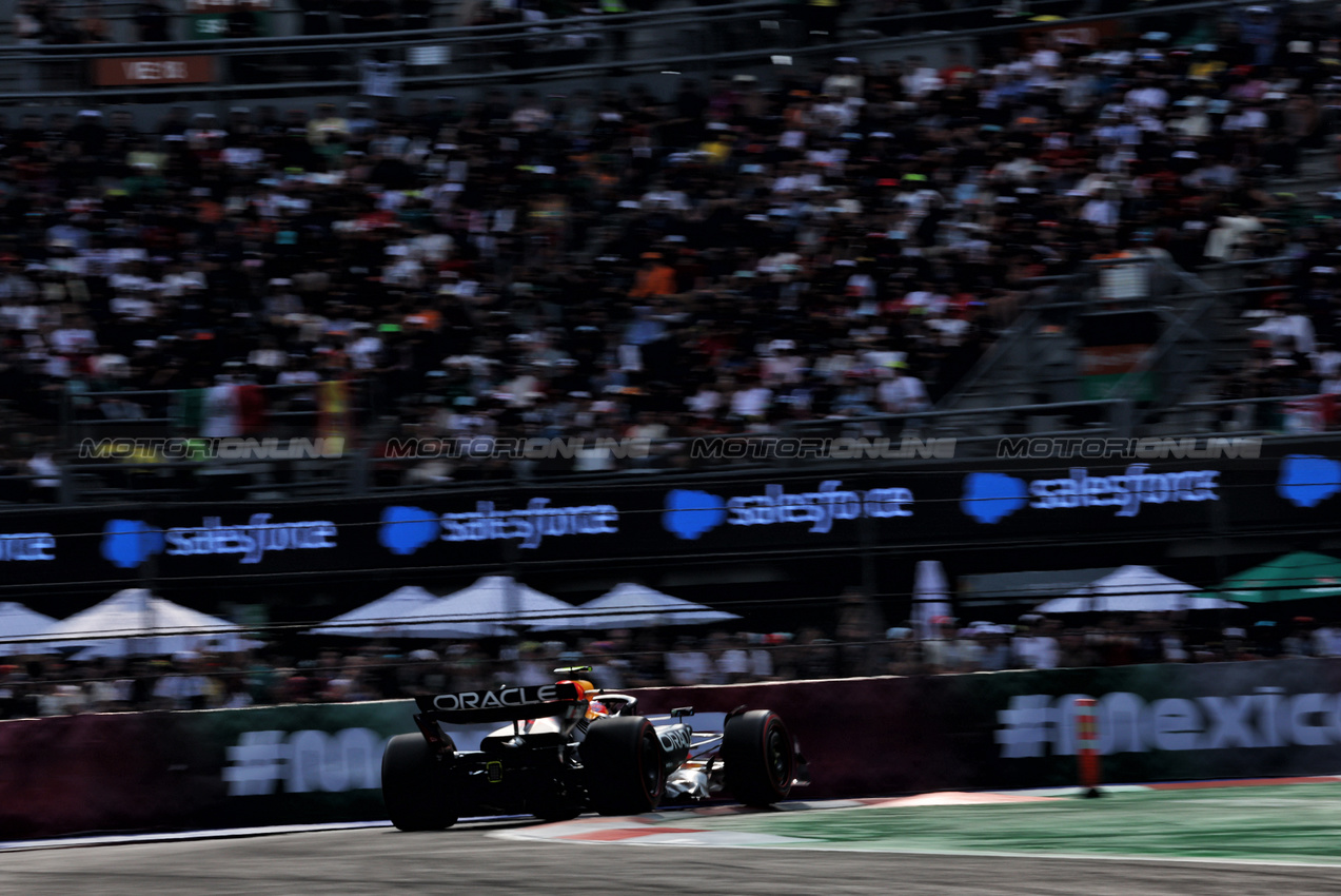 GP MESSICO, Sergio Perez (MEX) Red Bull Racing RB20.

26.10.2024. Formula 1 World Championship, Rd 20, Mexican Grand Prix, Mexico City, Mexico, Qualifiche Day.

 - www.xpbimages.com, EMail: requests@xpbimages.com © Copyright: Coates / XPB Images