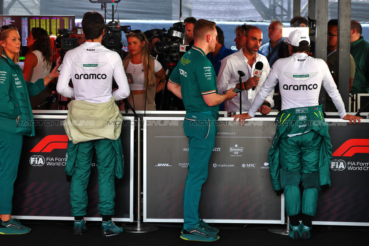 GP MESSICO, (L to R): Lance Stroll (CDN) Aston Martin F1 Team e Fernando Alonso (ESP) Aston Martin F1 Team with the media.

26.10.2024. Formula 1 World Championship, Rd 20, Mexican Grand Prix, Mexico City, Mexico, Qualifiche Day.

 - www.xpbimages.com, EMail: requests@xpbimages.com © Copyright: Coates / XPB Images