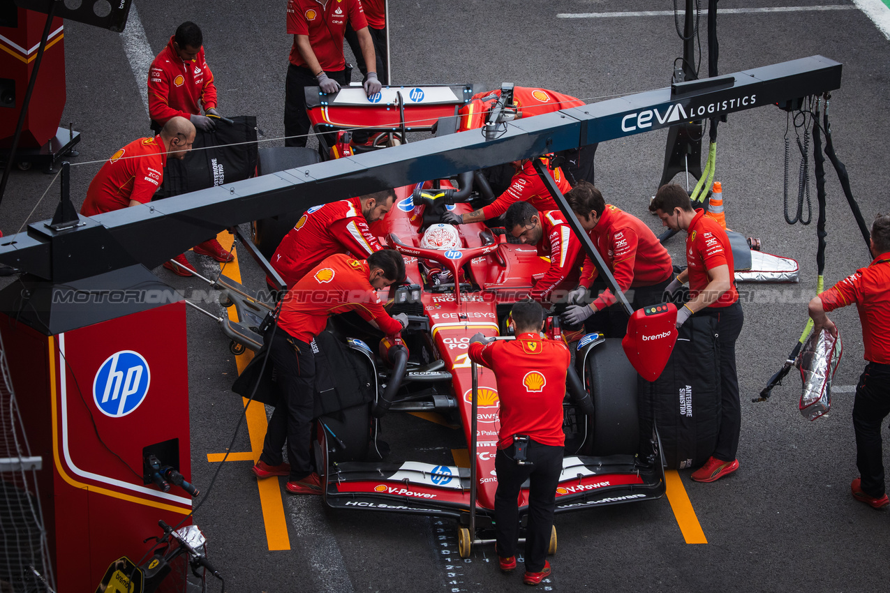 GP MESSICO, Charles Leclerc (MON) Ferrari SF-24 in the pits.

26.10.2024. Formula 1 World Championship, Rd 20, Mexican Grand Prix, Mexico City, Mexico, Qualifiche Day.

- www.xpbimages.com, EMail: requests@xpbimages.com © Copyright: Bearne / XPB Images