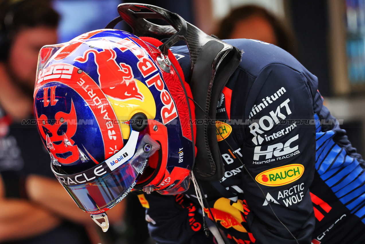 GP MESSICO, Sergio Perez (MEX) Red Bull Racing RB20.

26.10.2024. Formula 1 World Championship, Rd 20, Mexican Grand Prix, Mexico City, Mexico, Qualifiche Day.

- www.xpbimages.com, EMail: requests@xpbimages.com © Copyright: Batchelor / XPB Images