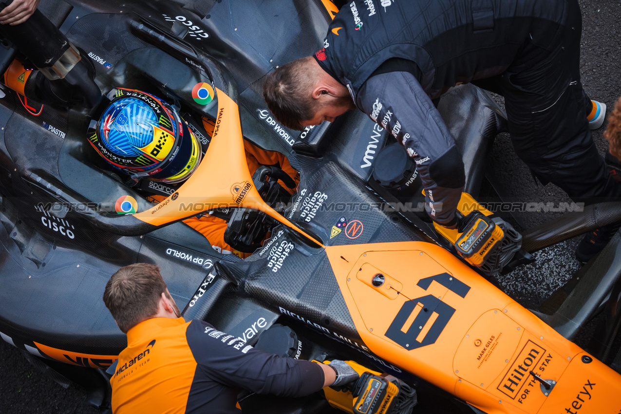 GP MESSICO, Oscar Piastri (AUS) McLaren MCL38 in the pits.

26.10.2024. Formula 1 World Championship, Rd 20, Mexican Grand Prix, Mexico City, Mexico, Qualifiche Day.

- www.xpbimages.com, EMail: requests@xpbimages.com © Copyright: Bearne / XPB Images