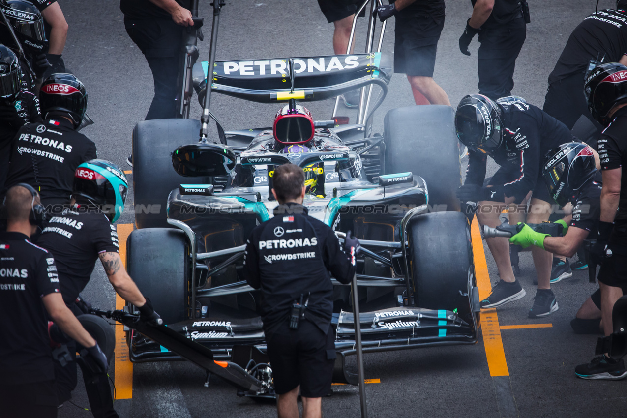 GP MESSICO, Lewis Hamilton (GBR) Mercedes AMG F1 W15 in the pits.

26.10.2024. Formula 1 World Championship, Rd 20, Mexican Grand Prix, Mexico City, Mexico, Qualifiche Day.

- www.xpbimages.com, EMail: requests@xpbimages.com © Copyright: Bearne / XPB Images