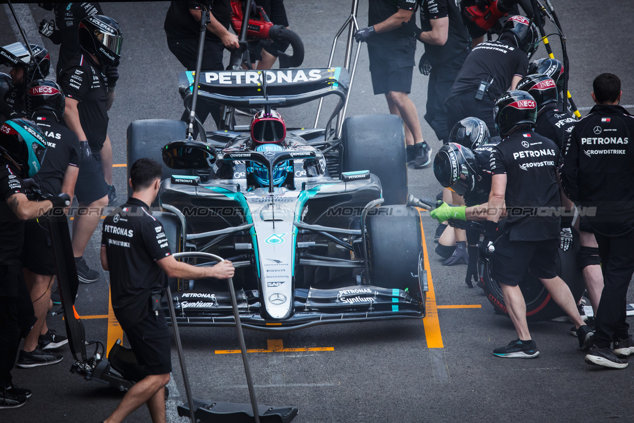 GP MESSICO, George Russell (GBR) Mercedes AMG F1 W15 in the pits.

26.10.2024. Formula 1 World Championship, Rd 20, Mexican Grand Prix, Mexico City, Mexico, Qualifiche Day.

- www.xpbimages.com, EMail: requests@xpbimages.com © Copyright: Bearne / XPB Images