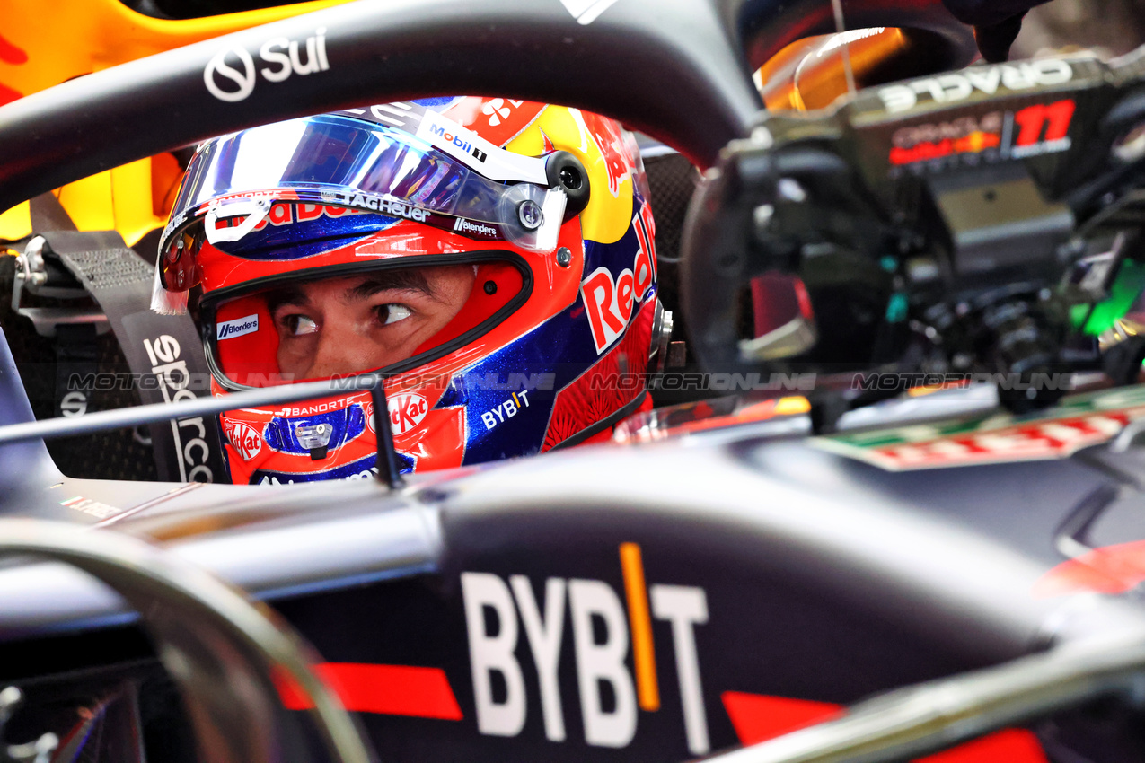 GP MESSICO, Sergio Perez (MEX) Red Bull Racing RB20.

26.10.2024. Formula 1 World Championship, Rd 20, Mexican Grand Prix, Mexico City, Mexico, Qualifiche Day.

- www.xpbimages.com, EMail: requests@xpbimages.com © Copyright: Batchelor / XPB Images