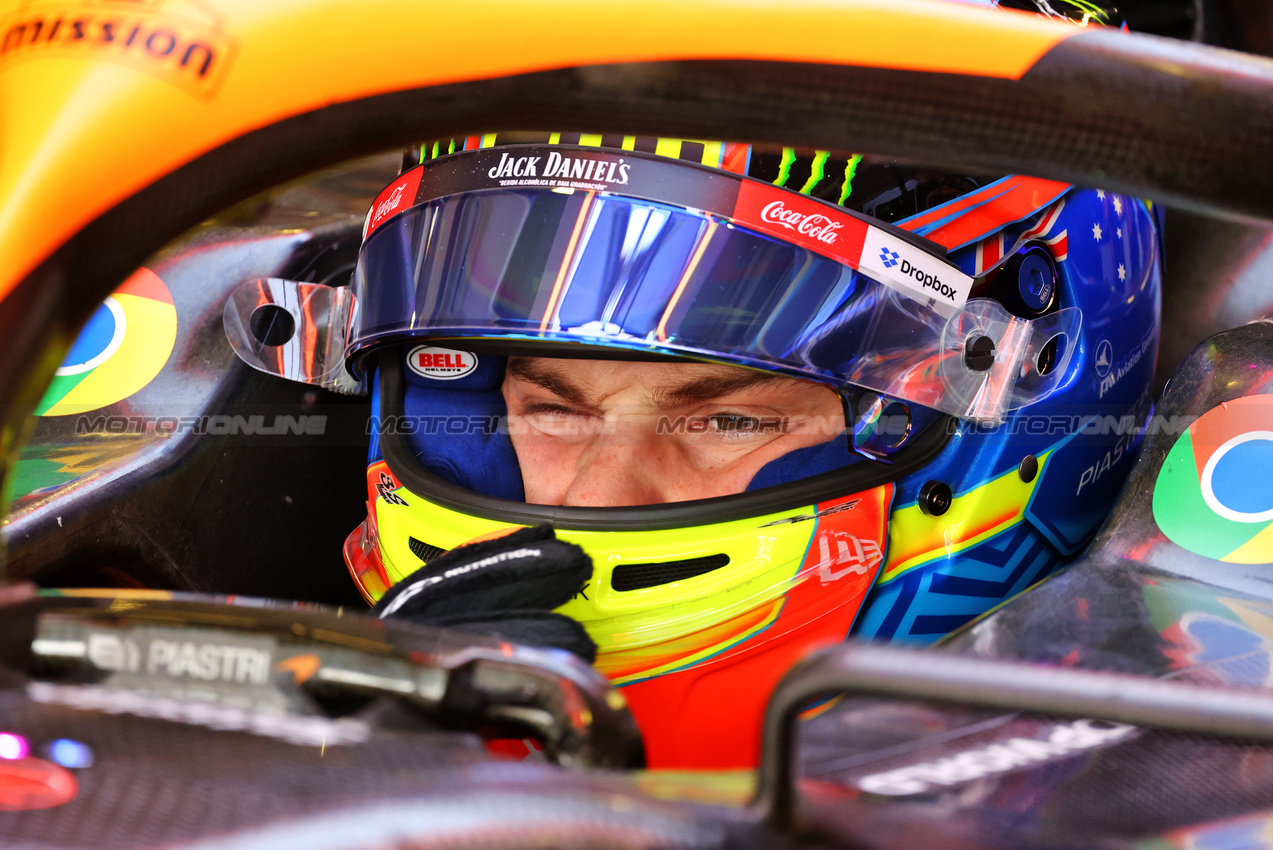 GP MESSICO, Oscar Piastri (AUS) McLaren MCL38.

26.10.2024. Formula 1 World Championship, Rd 20, Mexican Grand Prix, Mexico City, Mexico, Qualifiche Day.

- www.xpbimages.com, EMail: requests@xpbimages.com © Copyright: Batchelor / XPB Images