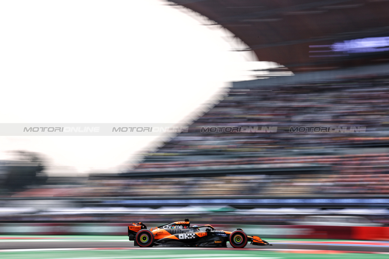 GP MESSICO, Oscar Piastri (AUS) McLaren MCL38.

26.10.2024. Formula 1 World Championship, Rd 20, Mexican Grand Prix, Mexico City, Mexico, Qualifiche Day.

- www.xpbimages.com, EMail: requests@xpbimages.com © Copyright: Charniaux / XPB Images