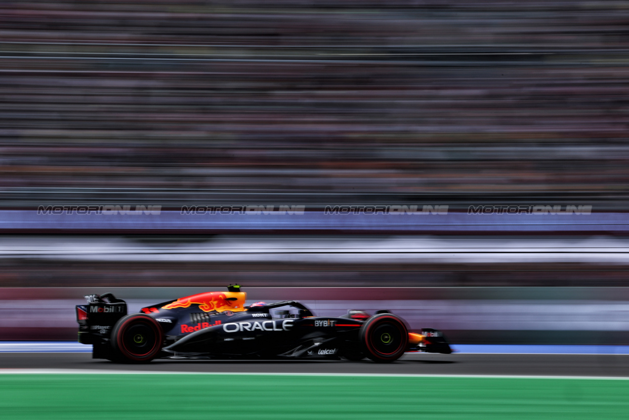 GP MESSICO, Sergio Perez (MEX) Red Bull Racing RB20.

26.10.2024. Formula 1 World Championship, Rd 20, Mexican Grand Prix, Mexico City, Mexico, Qualifiche Day.

- www.xpbimages.com, EMail: requests@xpbimages.com © Copyright: Charniaux / XPB Images