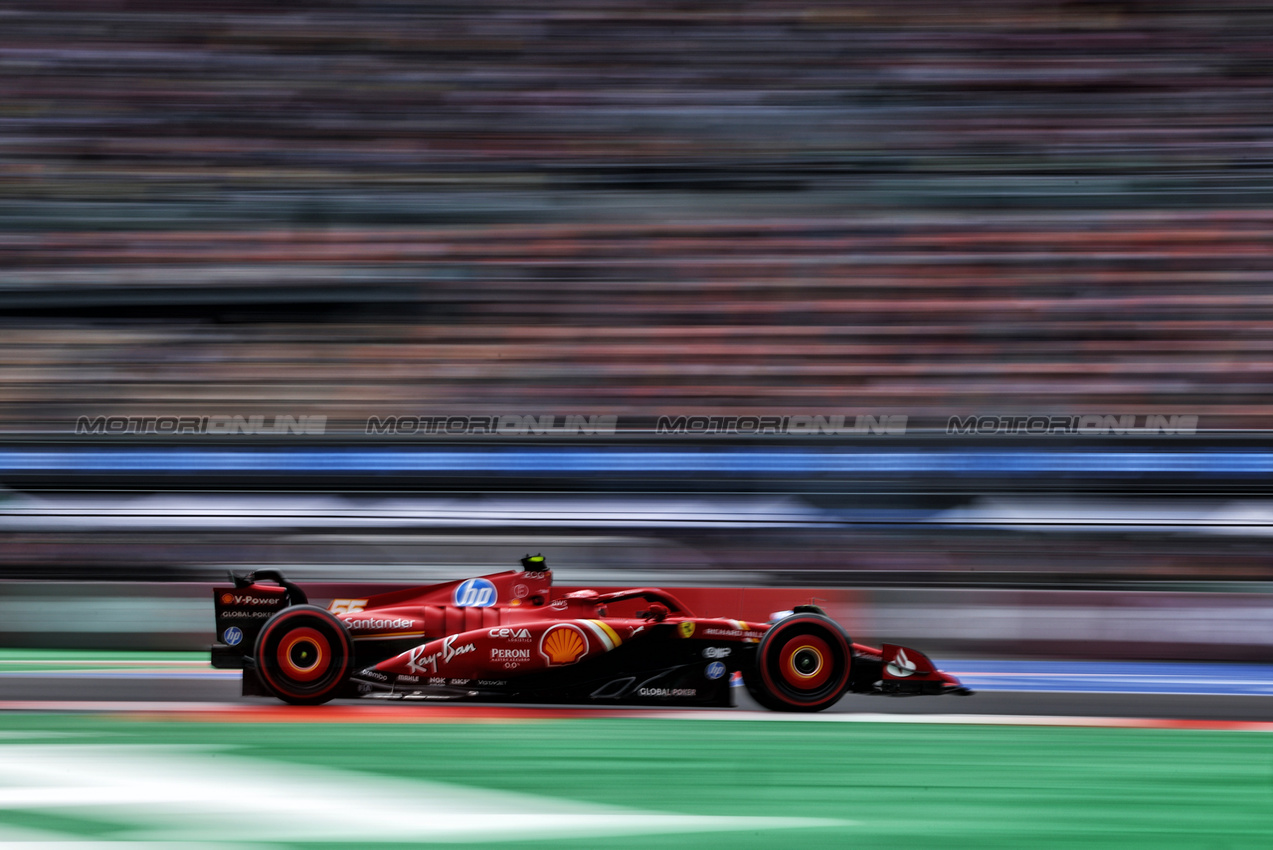 GP MESSICO, Carlos Sainz Jr (ESP) Ferrari SF-24.

26.10.2024. Formula 1 World Championship, Rd 20, Mexican Grand Prix, Mexico City, Mexico, Qualifiche Day.

- www.xpbimages.com, EMail: requests@xpbimages.com © Copyright: Charniaux / XPB Images