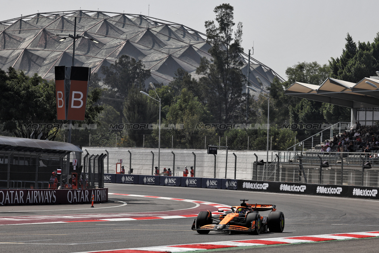 GP MESSICO, Oscar Piastri (AUS) McLaren MCL38.

25.10.2024. Formula 1 World Championship, Rd 20, Mexican Grand Prix, Mexico City, Mexico, Practice Day.

- www.xpbimages.com, EMail: requests@xpbimages.com © Copyright: Moy / XPB Images