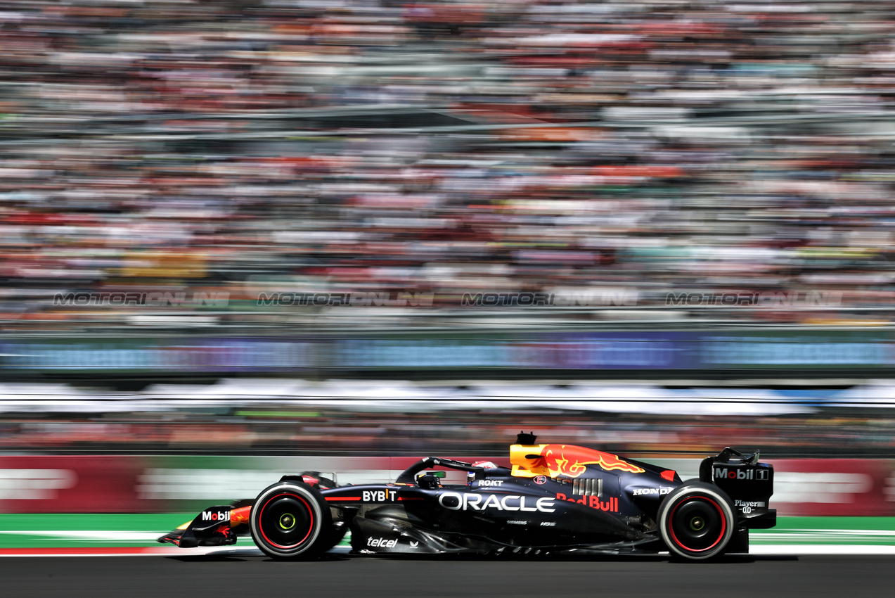 GP MESSICO, Max Verstappen (NLD) Red Bull Racing RB20.

25.10.2024. Formula 1 World Championship, Rd 20, Mexican Grand Prix, Mexico City, Mexico, Practice Day.

- www.xpbimages.com, EMail: requests@xpbimages.com © Copyright: Moy / XPB Images