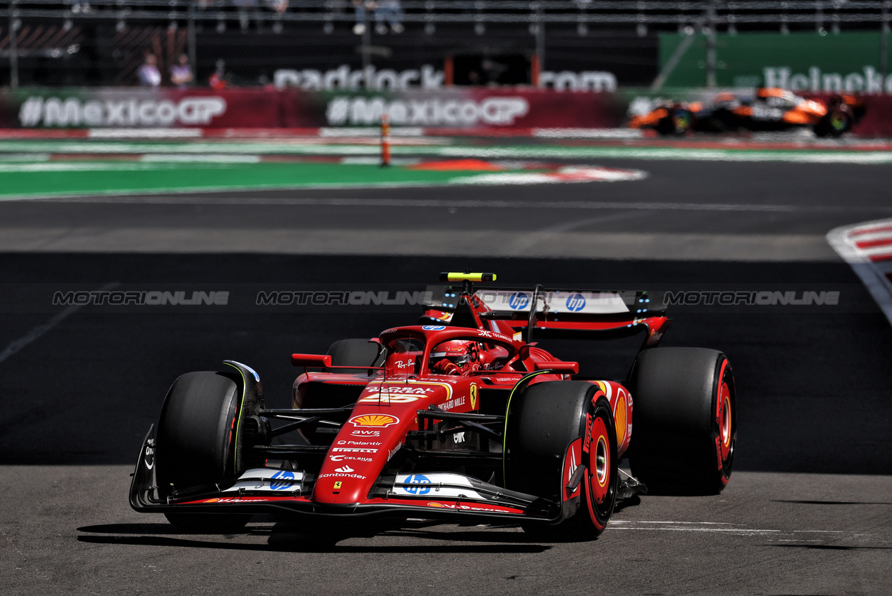 GP MESSICO, Carlos Sainz Jr (ESP) Ferrari SF-24.

25.10.2024. Formula 1 World Championship, Rd 20, Mexican Grand Prix, Mexico City, Mexico, Practice Day.

- www.xpbimages.com, EMail: requests@xpbimages.com © Copyright: Moy / XPB Images