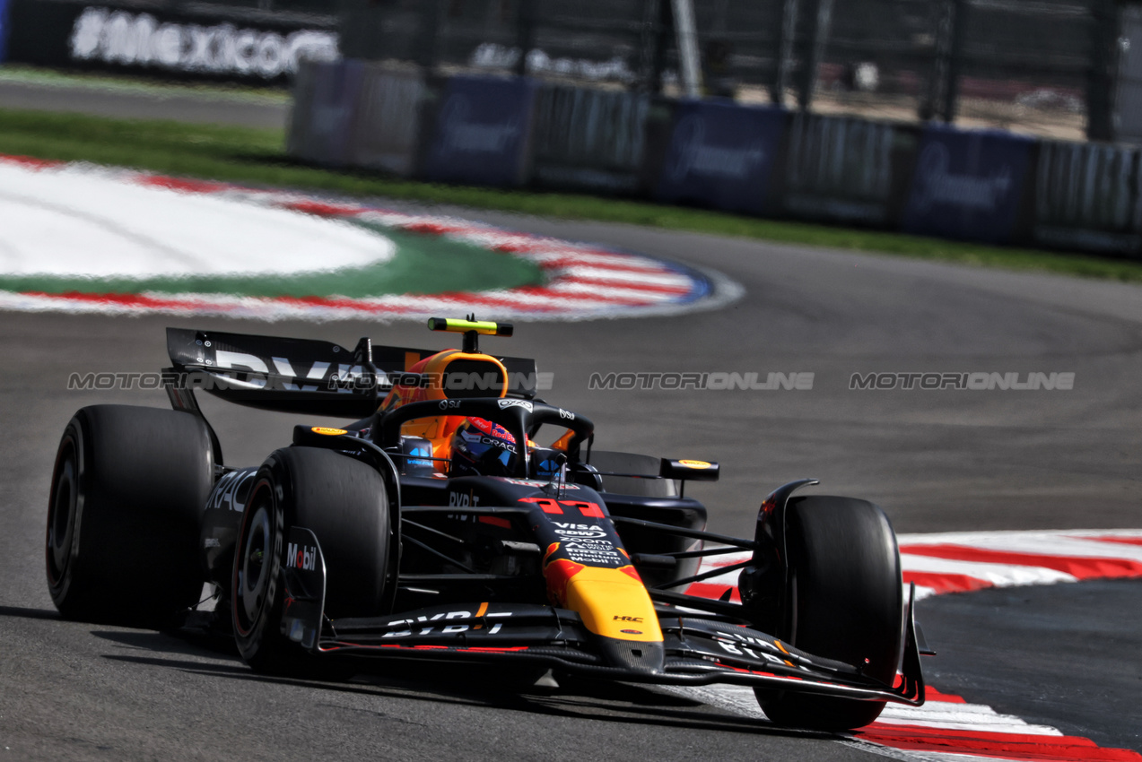 GP MESSICO, Sergio Perez (MEX) Red Bull Racing RB20.

25.10.2024. Formula 1 World Championship, Rd 20, Mexican Grand Prix, Mexico City, Mexico, Practice Day.

 - www.xpbimages.com, EMail: requests@xpbimages.com © Copyright: Coates / XPB Images