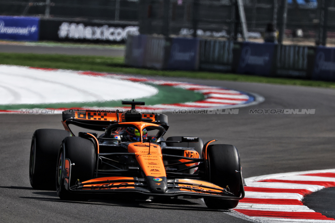 GP MESSICO, Oscar Piastri (AUS) McLaren MCL38.

25.10.2024. Formula 1 World Championship, Rd 20, Mexican Grand Prix, Mexico City, Mexico, Practice Day.

 - www.xpbimages.com, EMail: requests@xpbimages.com © Copyright: Coates / XPB Images