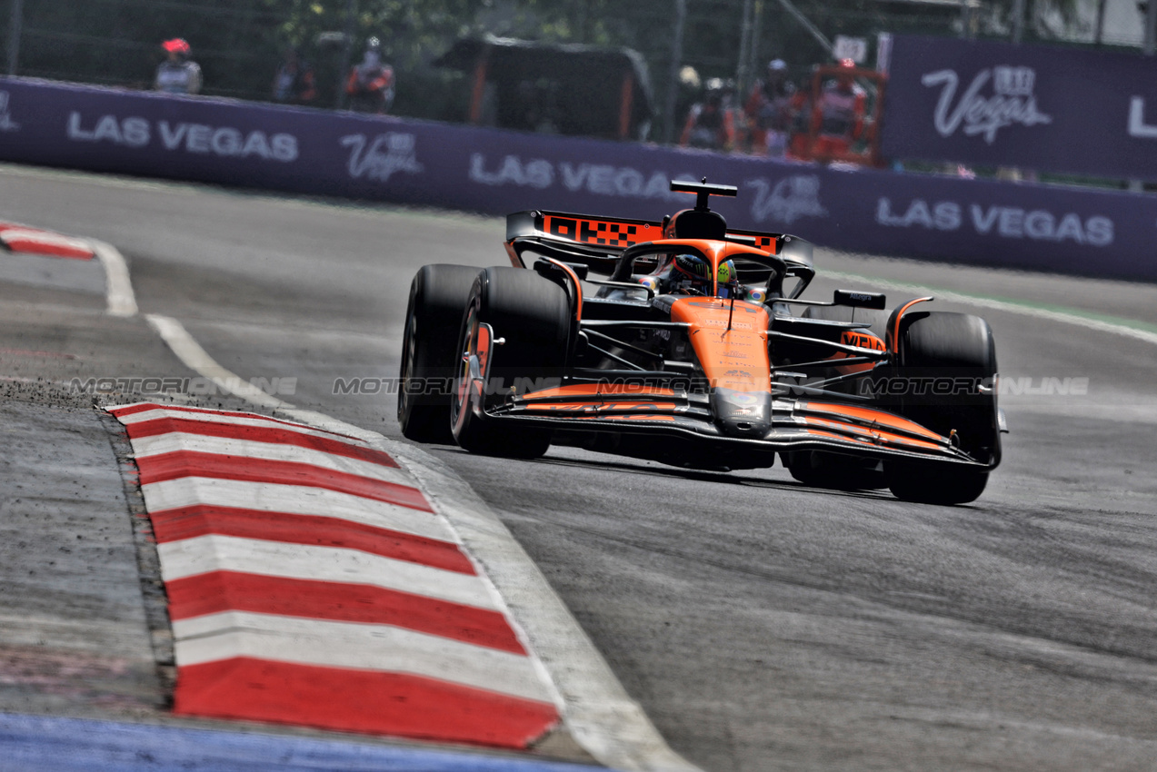 GP MESSICO, Oscar Piastri (AUS) McLaren MCL38.

25.10.2024. Formula 1 World Championship, Rd 20, Mexican Grand Prix, Mexico City, Mexico, Practice Day.

- www.xpbimages.com, EMail: requests@xpbimages.com © Copyright: Charniaux / XPB Images