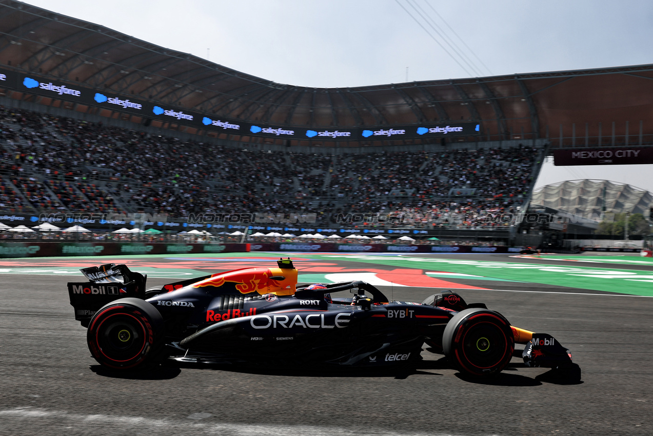 GP MESSICO, Sergio Perez (MEX) Red Bull Racing RB20.

25.10.2024. Formula 1 World Championship, Rd 20, Mexican Grand Prix, Mexico City, Mexico, Practice Day.

- www.xpbimages.com, EMail: requests@xpbimages.com © Copyright: Charniaux / XPB Images