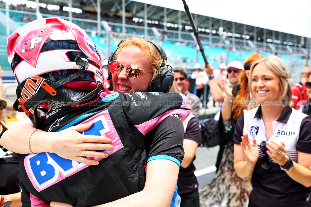 GP MIAMI, Gara winner Abbi Pulling (GBR) Rodin Motorsport celebrates in parc ferme with Alice Powell (GBR) Alpine Academy Talent Identification & Development Mentor.

05.05.2024. FIA Formula Academy, Rd 2, Gara 2, Miami, Florida, USA, Domenica.

- www.xpbimages.com, EMail: requests@xpbimages.com Copyright: XPB Images