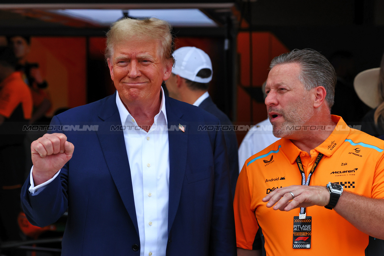 GP MIAMI, (L to R): Donald Trump (USA) Politician e Businesman with Zak Brown (USA) McLaren Executive Director.

05.05.2024. Formula 1 World Championship, Rd 6, Miami Grand Prix, Miami, Florida, USA, Gara Day.

 - www.xpbimages.com, EMail: requests@xpbimages.com © Copyright: Coates / XPB Images