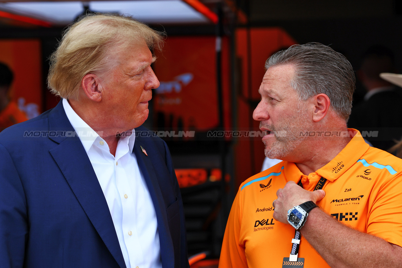 GP MIAMI, (L to R): Donald Trump (USA) Politician e Businesman with Zak Brown (USA) McLaren Executive Director.

05.05.2024. Formula 1 World Championship, Rd 6, Miami Grand Prix, Miami, Florida, USA, Gara Day.

 - www.xpbimages.com, EMail: requests@xpbimages.com © Copyright: Coates / XPB Images