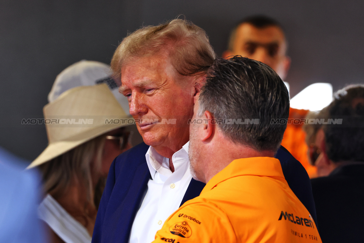 GP MIAMI, (L to R): Donald Trump (USA) Politician e Businesman with Zak Brown (USA) McLaren Executive Director.

05.05.2024. Formula 1 World Championship, Rd 6, Miami Grand Prix, Miami, Florida, USA, Gara Day.

 - www.xpbimages.com, EMail: requests@xpbimages.com © Copyright: Coates / XPB Images