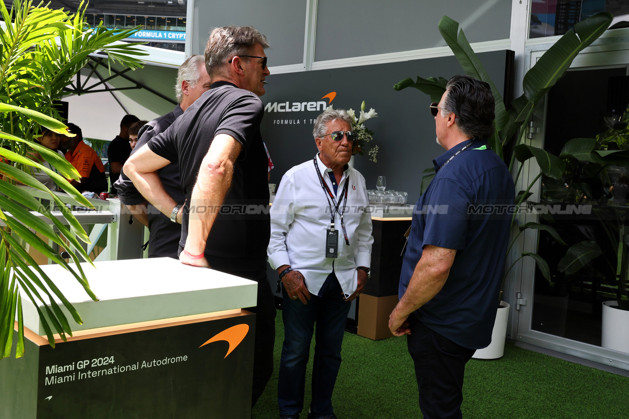 GP MIAMI, (L to R): Graeme Lowdon (GBR) with Mario Andretti (USA) e Michael Andretti (USA) Andretti Global Chairman e CEO.

05.05.2024. Formula 1 World Championship, Rd 6, Miami Grand Prix, Miami, Florida, USA, Gara Day.

- www.xpbimages.com, EMail: requests@xpbimages.com © Copyright: Moy / XPB Images