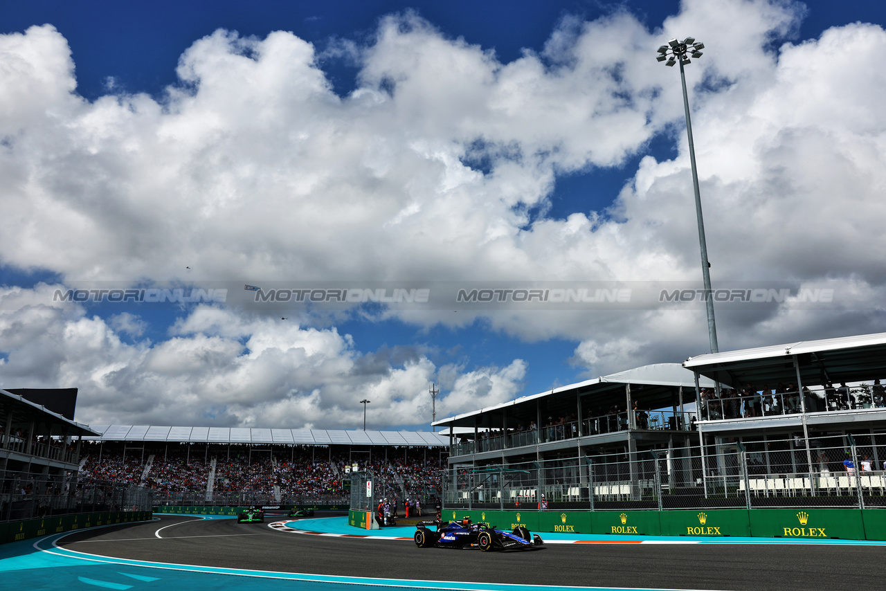 GP MIAMI, Logan Sargeant (USA) Williams Racing FW46.

05.05.2024. Formula 1 World Championship, Rd 6, Miami Grand Prix, Miami, Florida, USA, Gara Day.

- www.xpbimages.com, EMail: requests@xpbimages.com © Copyright: Charniaux / XPB Images