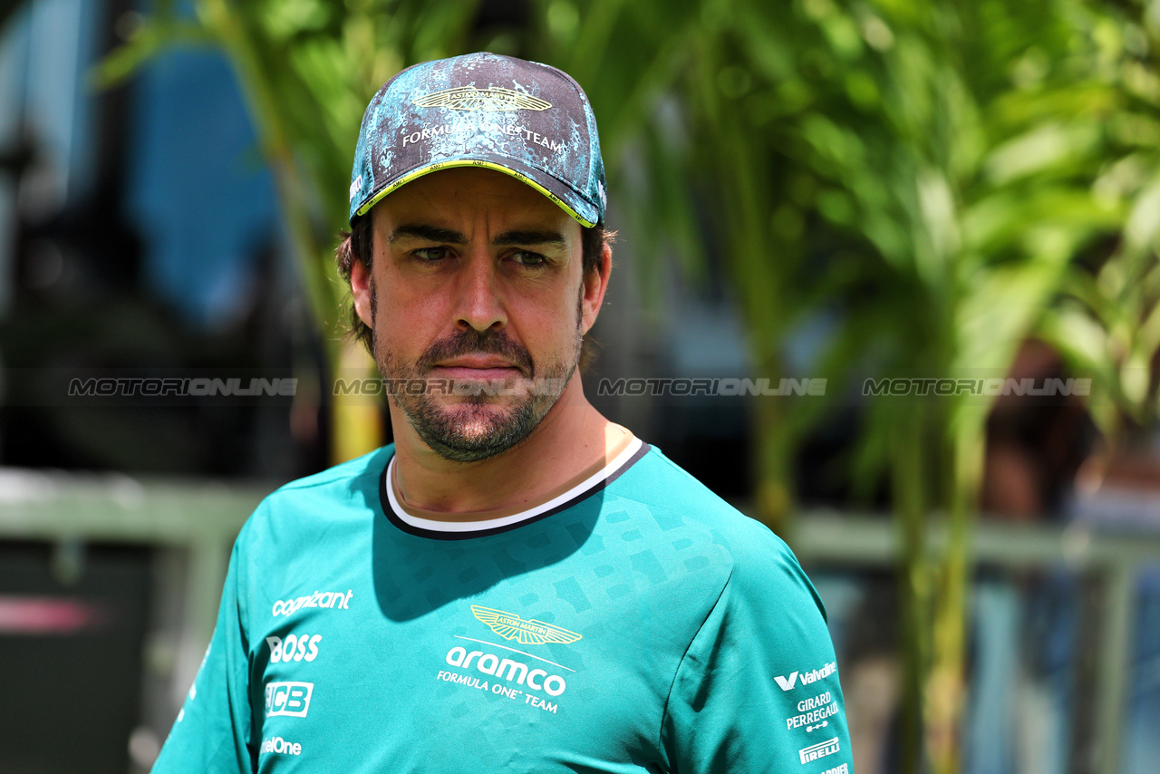 GP MIAMI, Fernando Alonso (ESP) Aston Martin F1 Team.

05.05.2024. Formula 1 World Championship, Rd 6, Miami Grand Prix, Miami, Florida, USA, Gara Day.

- www.xpbimages.com, EMail: requests@xpbimages.com © Copyright: Moy / XPB Images