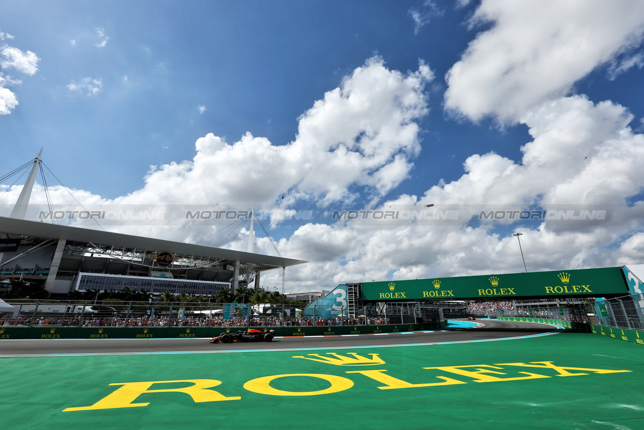 GP MIAMI, Sergio Perez (MEX) Red Bull Racing RB20.

05.05.2024. Formula 1 World Championship, Rd 6, Miami Grand Prix, Miami, Florida, USA, Gara Day.

- www.xpbimages.com, EMail: requests@xpbimages.com © Copyright: Moy / XPB Images