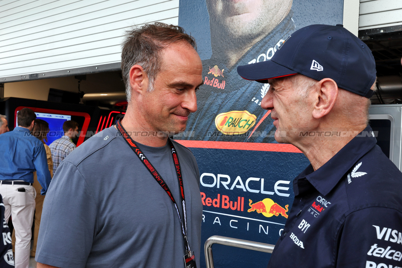 GP MIAMI, (L to R): Oliver Mintzlaff (GER) Red Bull Managing Director with Adrian Newey (GBR) Red Bull Racing Chief Technical Officer.

05.05.2024. Formula 1 World Championship, Rd 6, Miami Grand Prix, Miami, Florida, USA, Gara Day.

- www.xpbimages.com, EMail: requests@xpbimages.com © Copyright: Moy / XPB Images