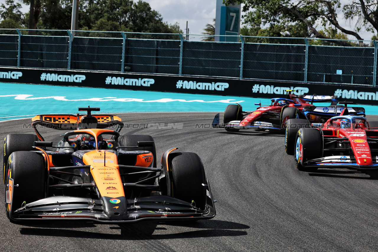 GP MIAMI, Oscar Piastri (AUS) McLaren MCL38.

05.05.2024. Formula 1 World Championship, Rd 6, Miami Grand Prix, Miami, Florida, USA, Gara Day.

- www.xpbimages.com, EMail: requests@xpbimages.com © Copyright: Bearne / XPB Images