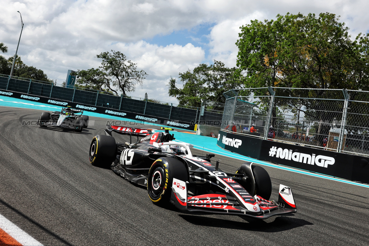 GP MIAMI, Nico Hulkenberg (GER) Haas VF-24.

05.05.2024. Formula 1 World Championship, Rd 6, Miami Grand Prix, Miami, Florida, USA, Gara Day.

- www.xpbimages.com, EMail: requests@xpbimages.com © Copyright: Bearne / XPB Images