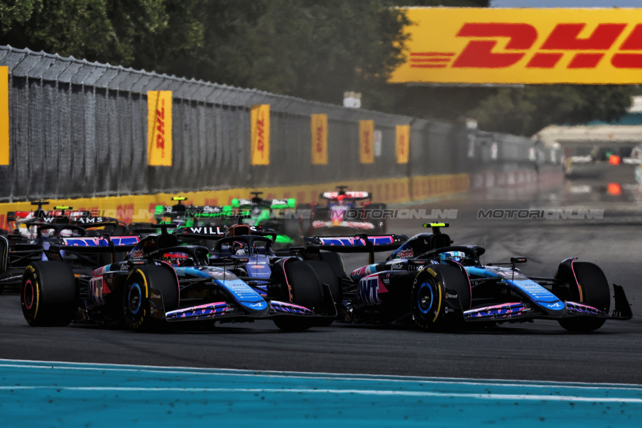 GP MIAMI, Esteban Ocon (FRA) Alpine F1 Team A524 e Pierre Gasly (FRA) Alpine F1 Team A524 battle for position.

05.05.2024. Formula 1 World Championship, Rd 6, Miami Grand Prix, Miami, Florida, USA, Gara Day.

- www.xpbimages.com, EMail: requests@xpbimages.com © Copyright: Bearne / XPB Images