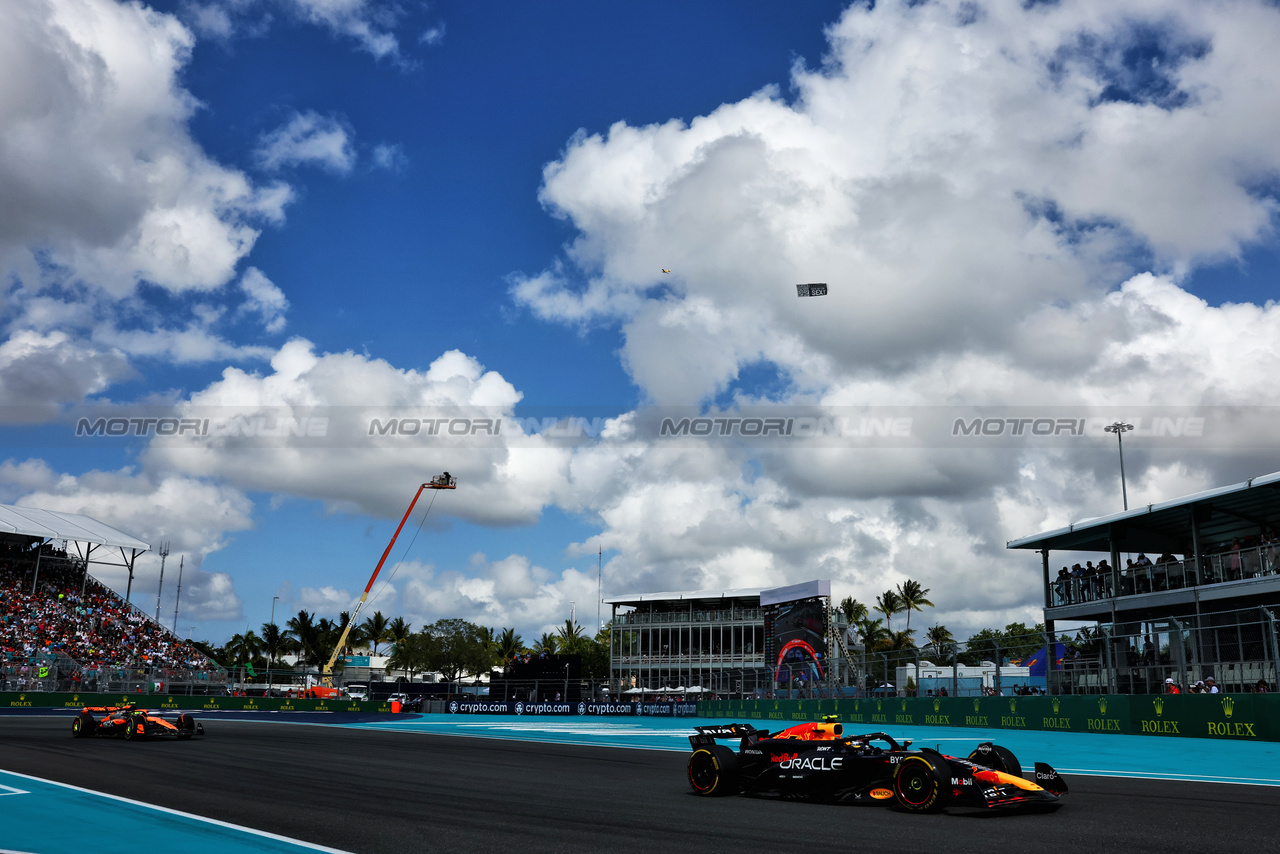 GP MIAMI, Sergio Perez (MEX) Red Bull Racing RB20.

05.05.2024. Formula 1 World Championship, Rd 6, Miami Grand Prix, Miami, Florida, USA, Gara Day.

- www.xpbimages.com, EMail: requests@xpbimages.com © Copyright: Charniaux / XPB Images