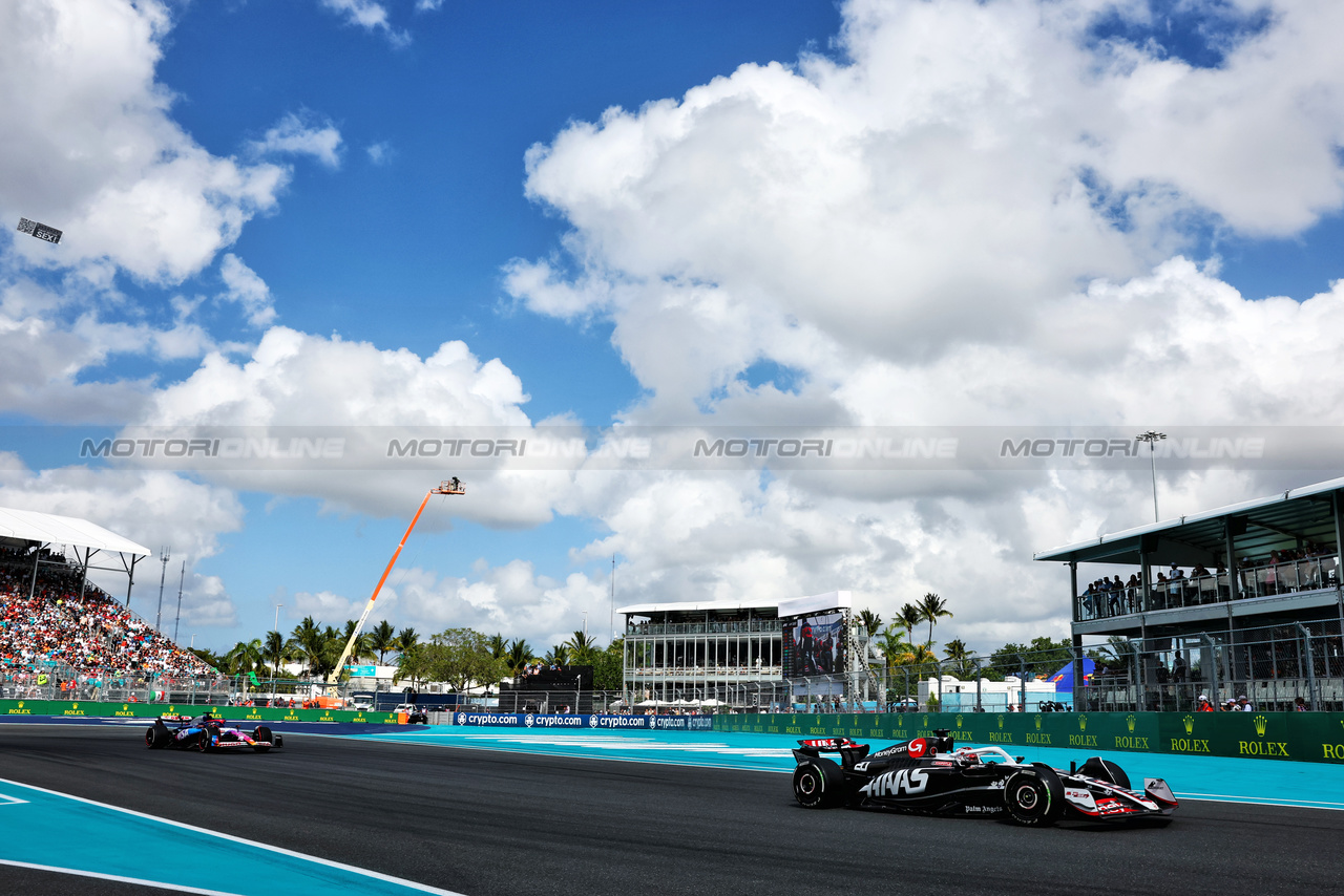 GP MIAMI, Kevin Magnussen (DEN) Haas VF-24.

05.05.2024. Formula 1 World Championship, Rd 6, Miami Grand Prix, Miami, Florida, USA, Gara Day.

- www.xpbimages.com, EMail: requests@xpbimages.com © Copyright: Charniaux / XPB Images