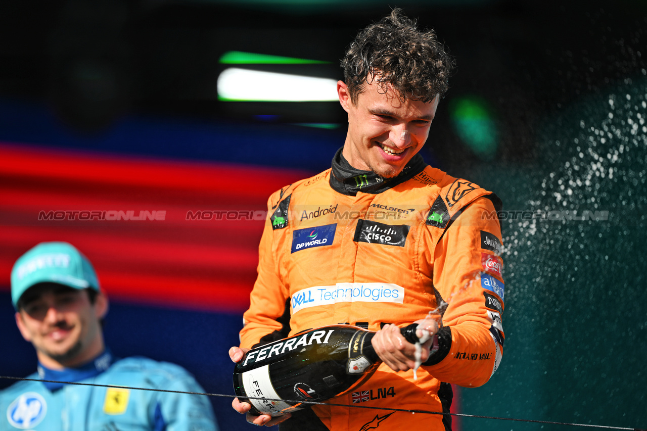 GP MIAMI, Gara winner Lando Norris (GBR) McLaren celebrates on the podium.

05.05.2024. Formula 1 World Championship, Rd 6, Miami Grand Prix, Miami, Florida, USA, Gara Day.

- www.xpbimages.com, EMail: requests@xpbimages.com © Copyright: Price / XPB Images