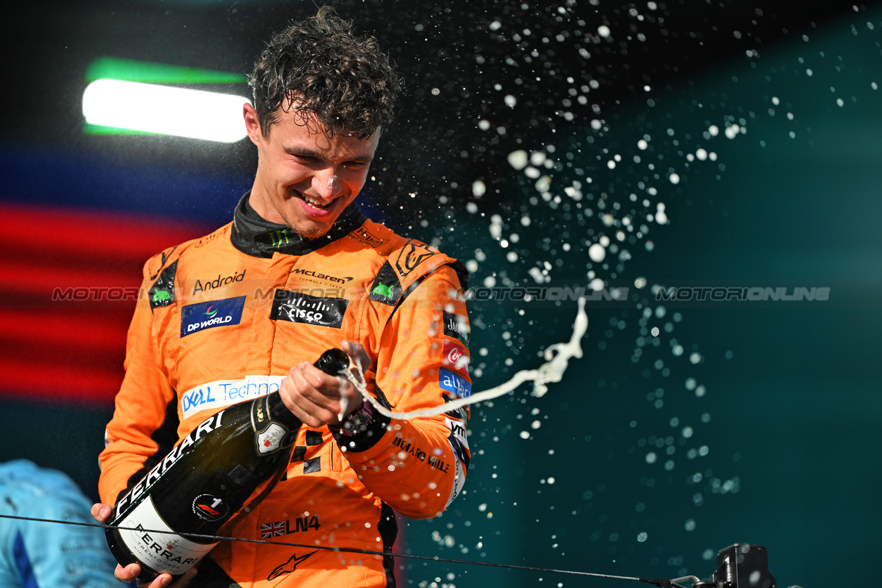 GP MIAMI, Gara winner Lando Norris (GBR) McLaren celebrates on the podium.

05.05.2024. Formula 1 World Championship, Rd 6, Miami Grand Prix, Miami, Florida, USA, Gara Day.

- www.xpbimages.com, EMail: requests@xpbimages.com © Copyright: Price / XPB Images