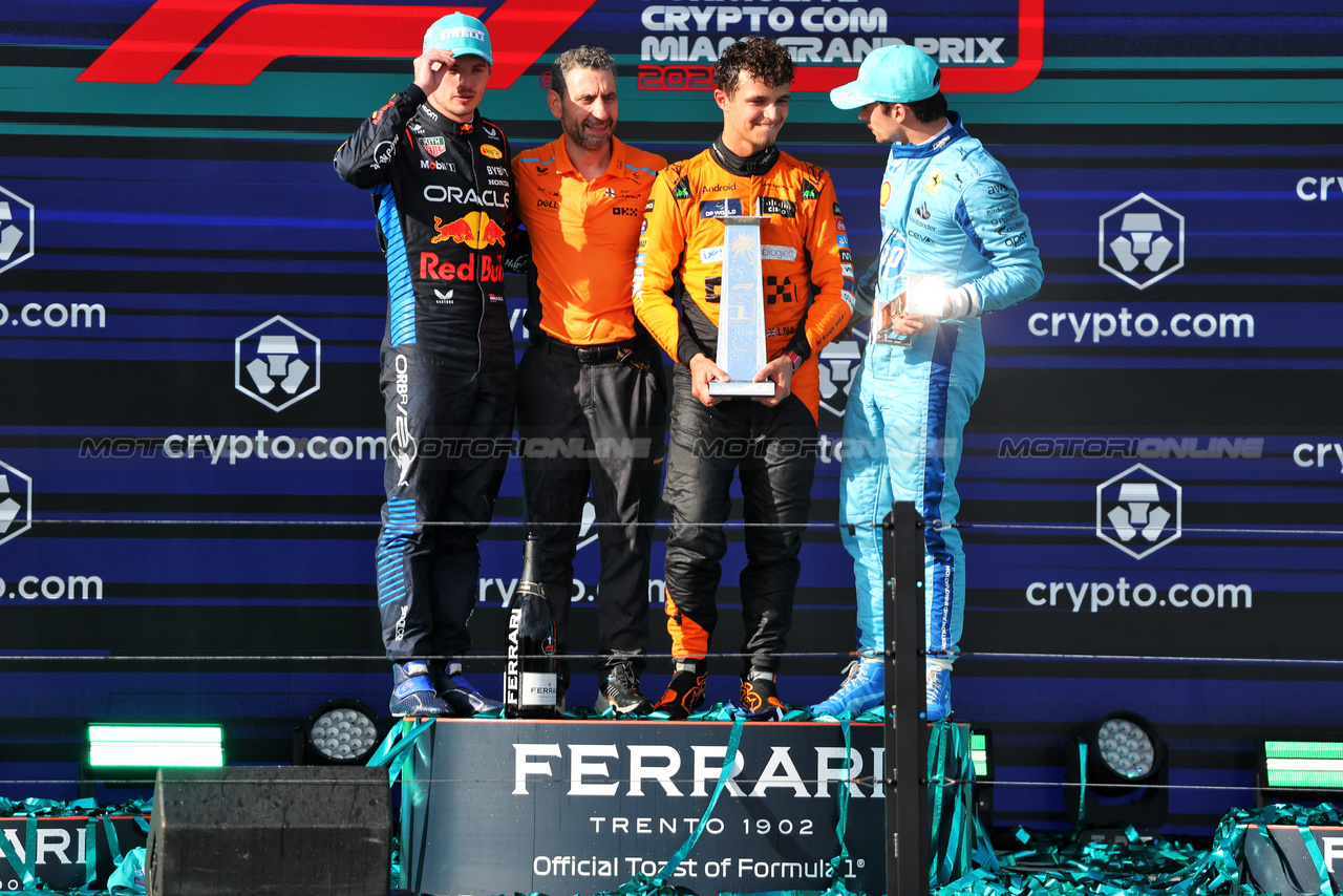 GP MIAMI, The podium (L to R): Max Verstappen (NLD) Red Bull Racing, second; Andrea Stella (ITA) McLaren Team Principal; Lando Norris (GBR) McLaren, vincitore; Charles Leclerc (MON) Ferrari, third.

05.05.2024. Formula 1 World Championship, Rd 6, Miami Grand Prix, Miami, Florida, USA, Gara Day.

- www.xpbimages.com, EMail: requests@xpbimages.com © Copyright: Bearne / XPB Images