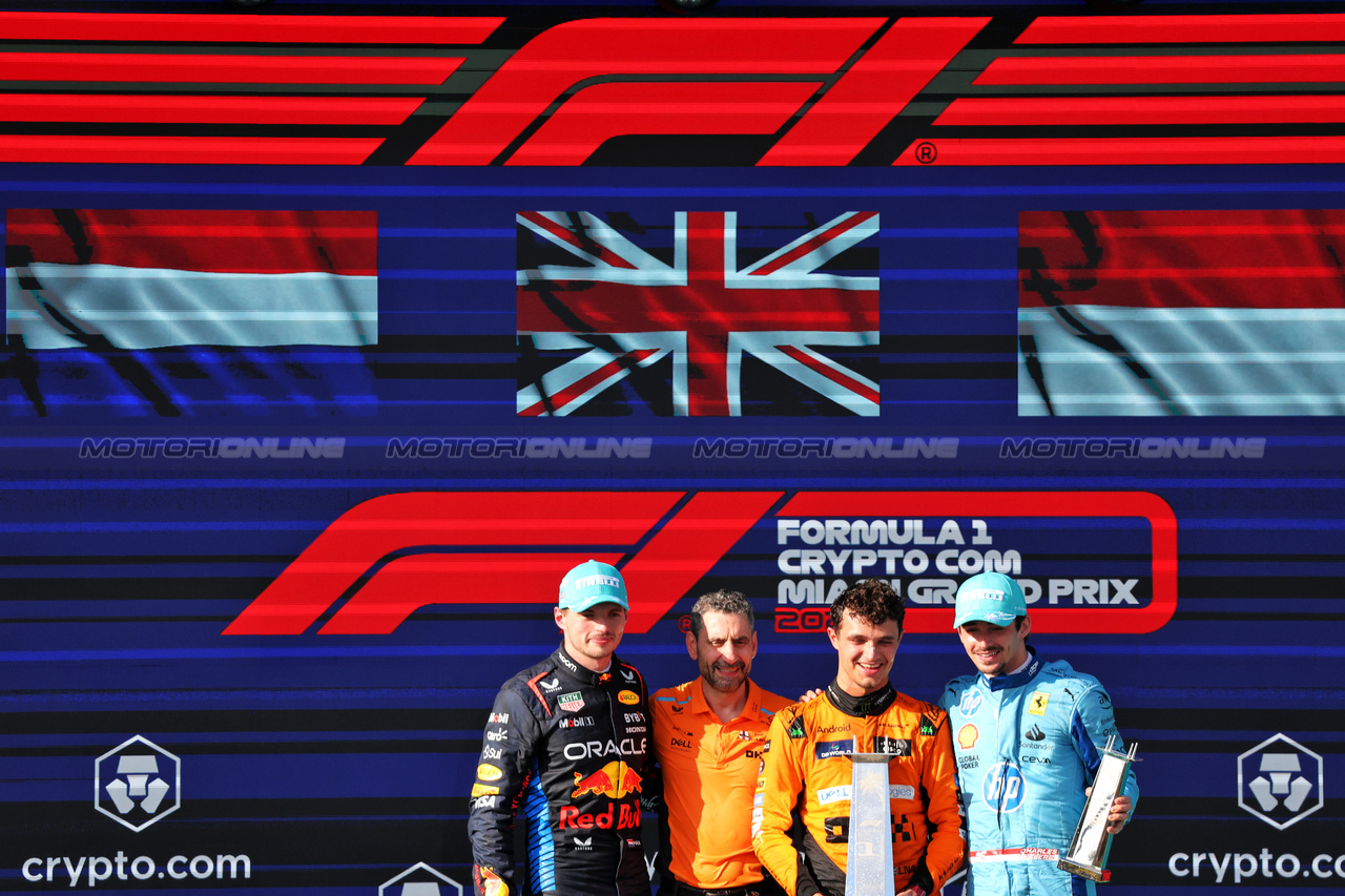 GP MIAMI, The podium (L to R): Max Verstappen (NLD) Red Bull Racing, second; Andrea Stella (ITA) McLaren Team Principal; Lando Norris (GBR) McLaren, vincitore; Charles Leclerc (MON) Ferrari, third.

05.05.2024. Formula 1 World Championship, Rd 6, Miami Grand Prix, Miami, Florida, USA, Gara Day.

- www.xpbimages.com, EMail: requests@xpbimages.com © Copyright: Bearne / XPB Images