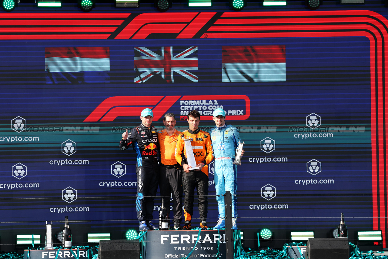 GP MIAMI, The podium (L to R): Max Verstappen (NLD) Red Bull Racing, second; Andrea Stella (ITA) McLaren Team Principal; Lando Norris (GBR) McLaren, vincitore; Charles Leclerc (MON) Ferrari, third.

05.05.2024. Formula 1 World Championship, Rd 6, Miami Grand Prix, Miami, Florida, USA, Gara Day.

- www.xpbimages.com, EMail: requests@xpbimages.com © Copyright: Bearne / XPB Images