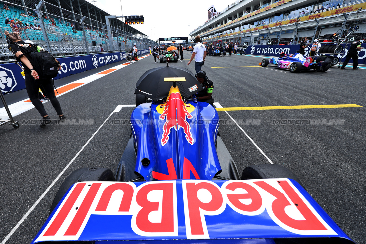 GP MIAMI, Emely De Heus (NLD) MP Motorsport on the grid.

05.05.2024. FIA Formula Academy, Rd 2, Gara 2, Miami, Florida, USA, Domenica.

- www.xpbimages.com, EMail: requests@xpbimages.com Copyright: XPB Images