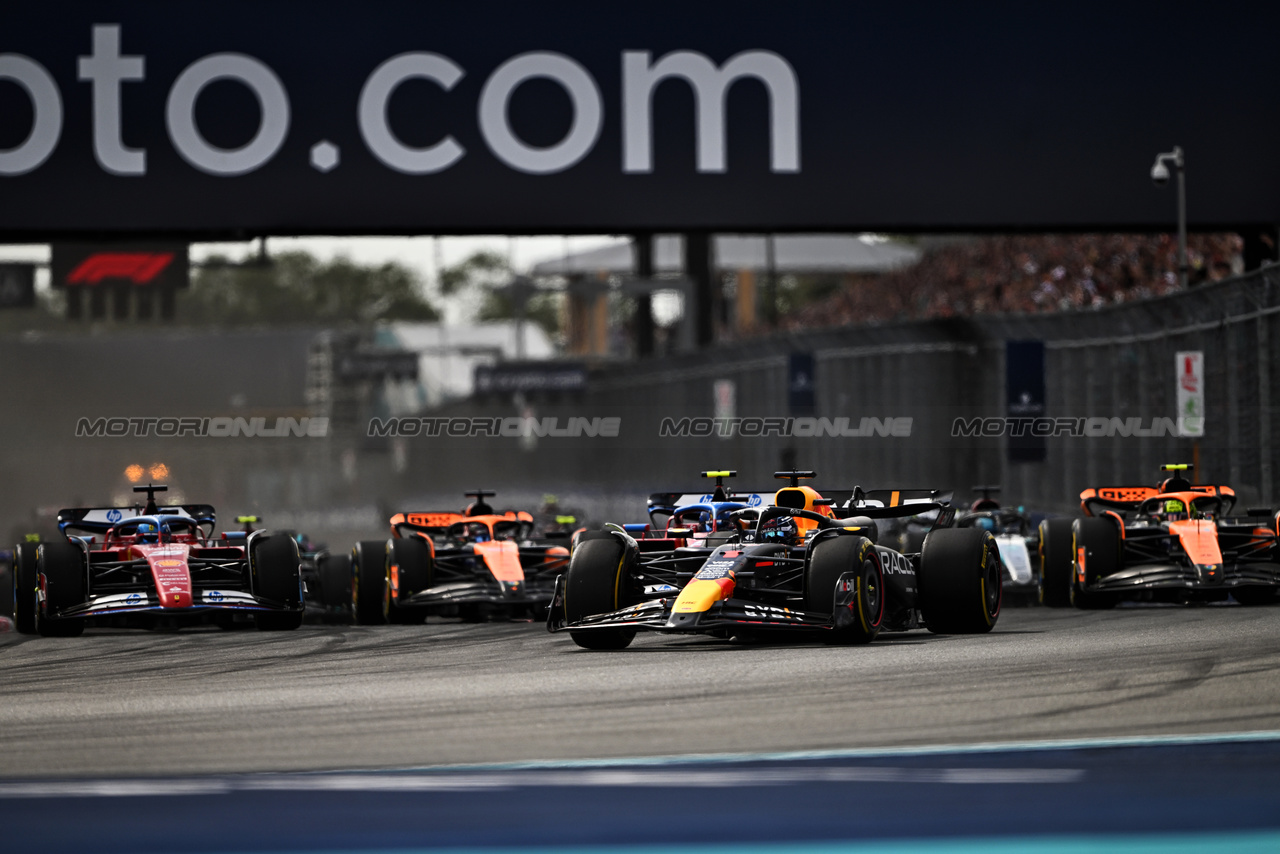 GP MIAMI, Max Verstappen (NLD) Red Bull Racing RB20 davanti a at the partenza of the race.



05.05.2024. Formula 1 World Championship, Rd 6, Miami Grand Prix, Miami, Florida, USA, Gara Day.

- www.xpbimages.com, EMail: requests@xpbimages.com © Copyright: Price / XPB Images