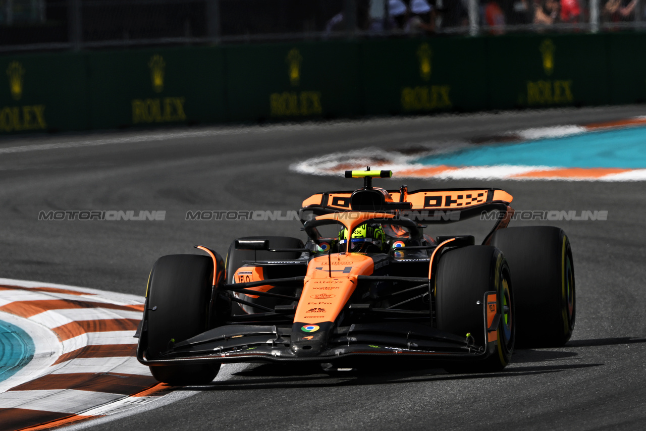 GP MIAMI, Lando Norris (GBR) McLaren MCL38.

05.05.2024. Formula 1 World Championship, Rd 6, Miami Grand Prix, Miami, Florida, USA, Gara Day.

- www.xpbimages.com, EMail: requests@xpbimages.com © Copyright: Price / XPB Images