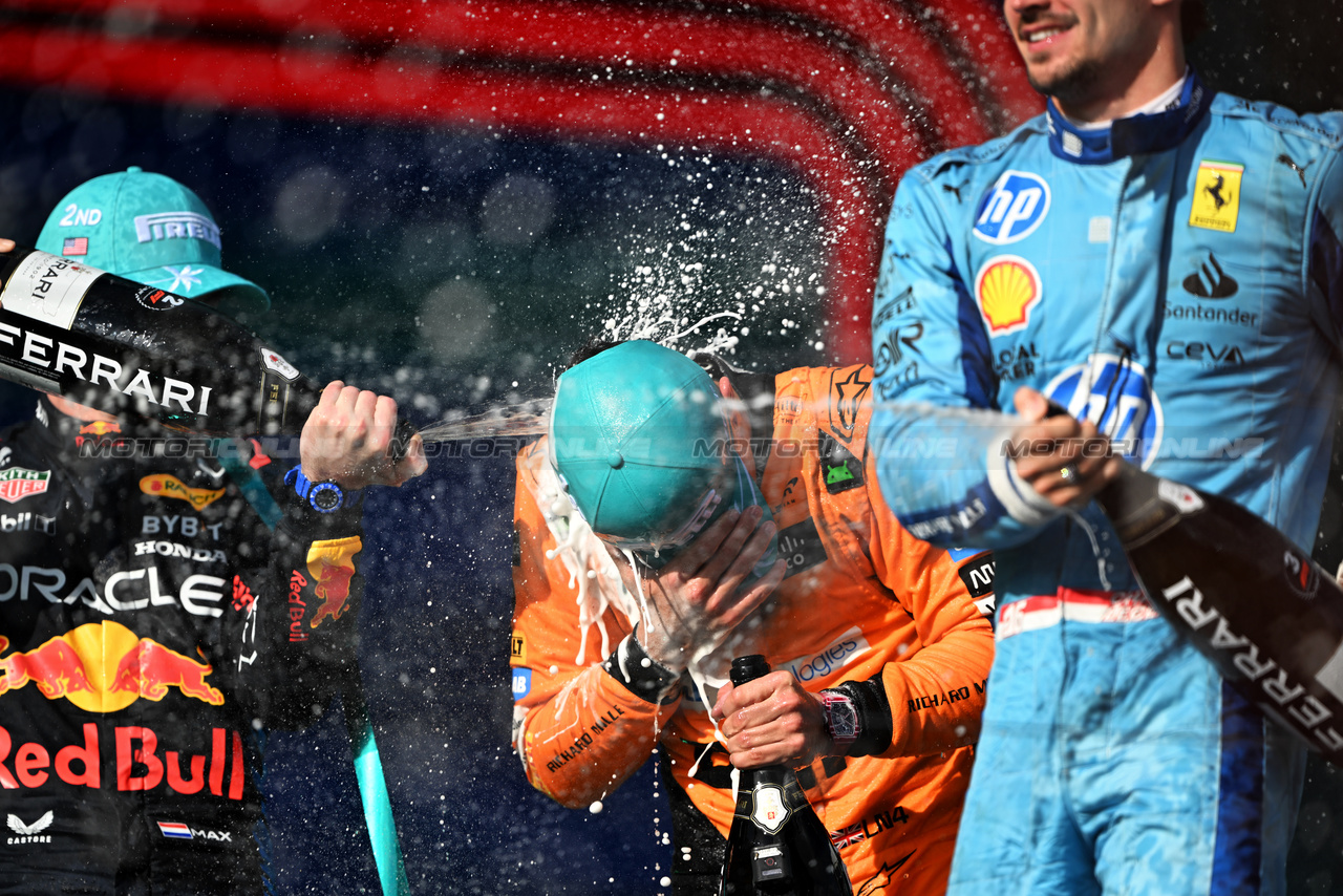 GP MIAMI, The podium (L to R): Max Verstappen (NLD) Red Bull Racing, second; Lando Norris (GBR) McLaren, vincitore; Charles Leclerc (MON) Ferrari, third.

05.05.2024. Formula 1 World Championship, Rd 6, Miami Grand Prix, Miami, Florida, USA, Gara Day.

- www.xpbimages.com, EMail: requests@xpbimages.com © Copyright: Price / XPB Images