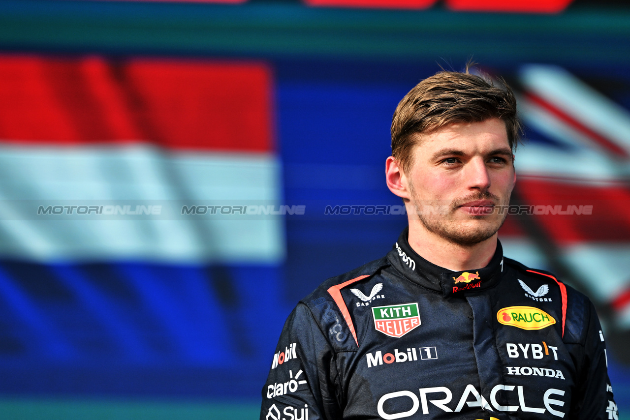 GP MIAMI, Second placed Max Verstappen (NLD) Red Bull Racing on the podium.

05.05.2024. Formula 1 World Championship, Rd 6, Miami Grand Prix, Miami, Florida, USA, Gara Day.

- www.xpbimages.com, EMail: requests@xpbimages.com © Copyright: Price / XPB Images