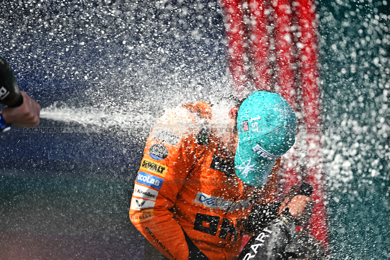 GP MIAMI, Gara winner Lando Norris (GBR) McLaren celebrates on the podium.

05.05.2024. Formula 1 World Championship, Rd 6, Miami Grand Prix, Miami, Florida, USA, Gara Day.

- www.xpbimages.com, EMail: requests@xpbimages.com © Copyright: Price / XPB Images