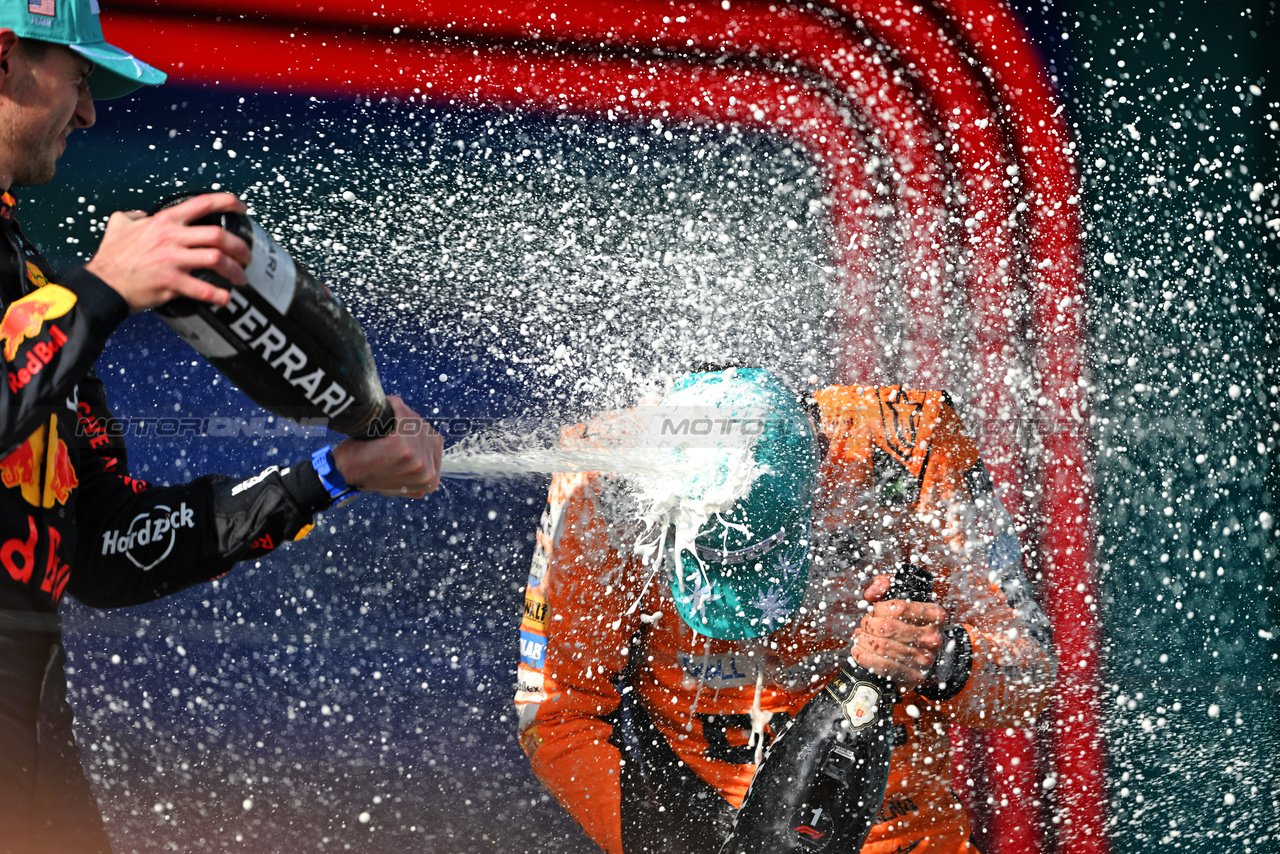 GP MIAMI, Gara winner Lando Norris (GBR) McLaren celebrates on the podium.

05.05.2024. Formula 1 World Championship, Rd 6, Miami Grand Prix, Miami, Florida, USA, Gara Day.

- www.xpbimages.com, EMail: requests@xpbimages.com © Copyright: Price / XPB Images